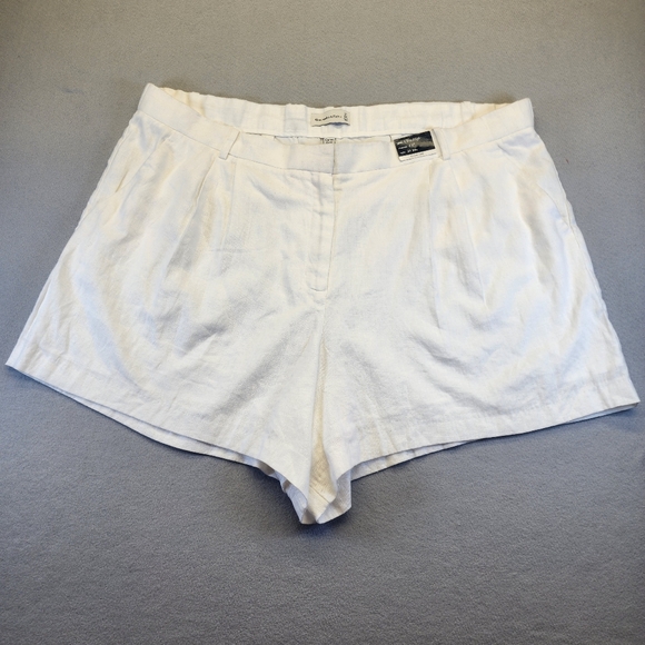 Abercrombie & Fitch Pants - NWT Abercrombie & Fitch White Curve Love Linen-Blend Tailored Shorts - 24W